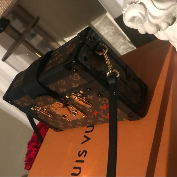 Louis Vuitton - Picture 4 of 4